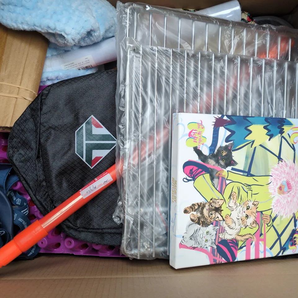 APPROXIMATELY 15 ASSORTED HOUSEHOLD PRODUCTS TO INCLUDE LEICESTER TIGERS BAG, HODE CONTACT PAPER, FITTED SHEET, ETC - COLLECTION ONLY