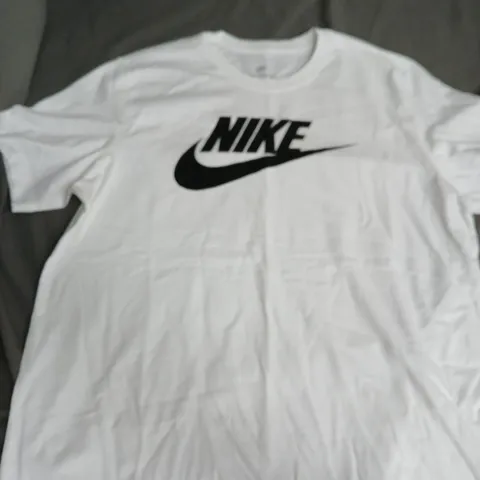 NIKE TEE β WHITE β THE NIKE TEE β SIZE L