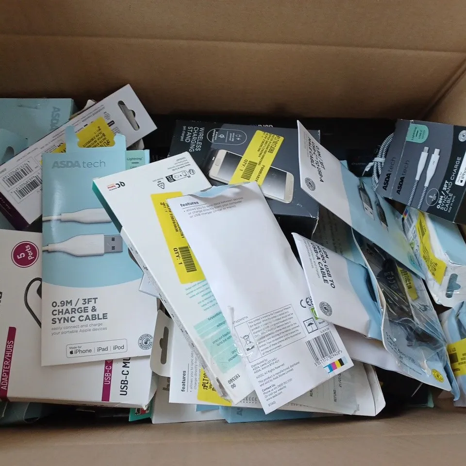 BOX OF APROXIMATELY 15 ASSORTED ITEMS TO  INCLUDE; ONE FOR ALL CONTOUR  REMOTE - POWER BANK - JUICEXL USB TO APPLE ECT