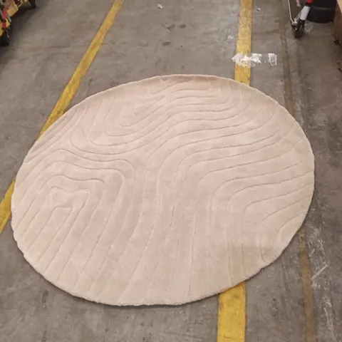 ROUND BEIGE SHAG RUG – CIRCULAR AREA RUG APPROXIMATELY  157 CM X 150 CM