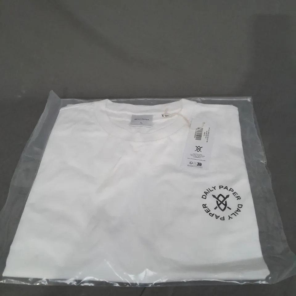 BAGGED DAILY PAPER CIRCLE TEE IN WHITE SIZE XL