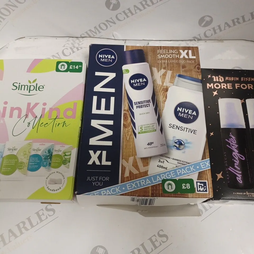 LOT OF 3 ASSORTED BEAUTY GIFT SETS TO INCLUDE SIMPLE AND ROBIN EISENBERG