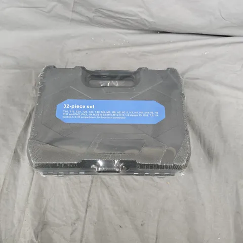 32-PIECE SCREWDRIVER BIT SET IN PLASTIC CASE (SHRINK-WRAPPED)