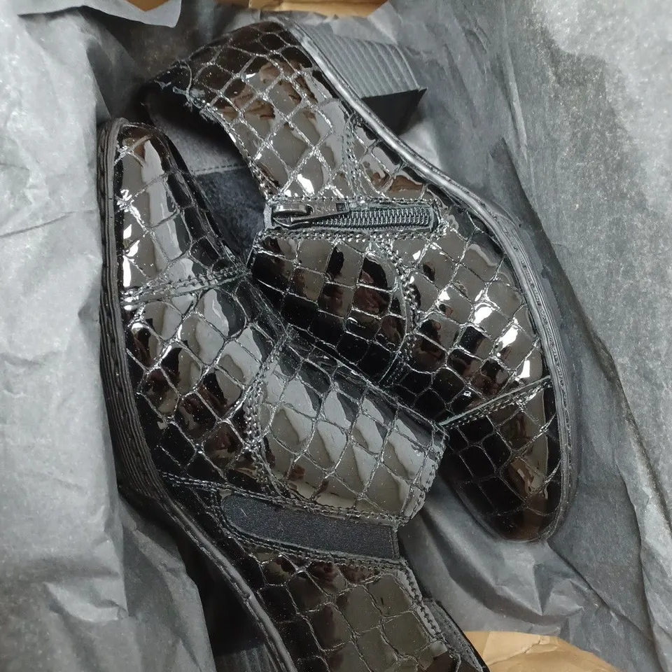 BOXED RIEKER LOW HEELED SHOE BOOTS, BLACK CROC - SIZE 3.5