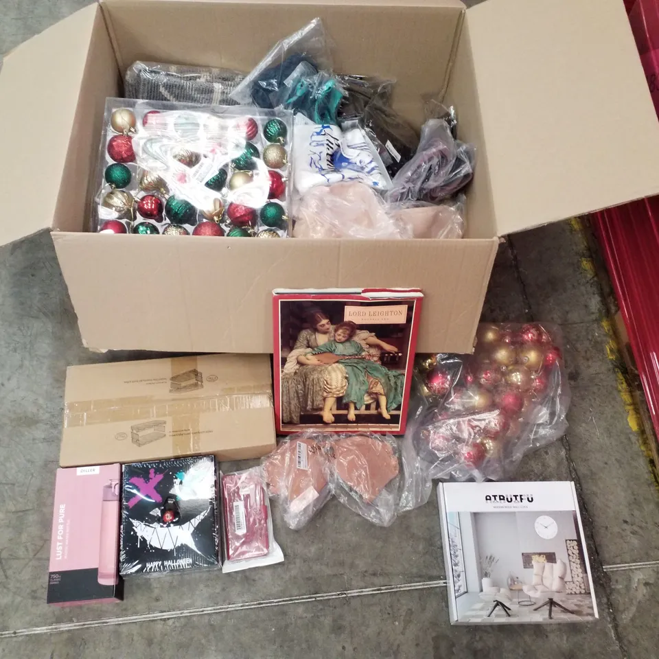 PALLET OF ASSORTED PRODUCTS INCLUDING WATER BOTTLE, FRIDGE TRAY, WOOD WALL CLOCK, CHRISTMAS BAUBLES, BRAS, PHONE CASE