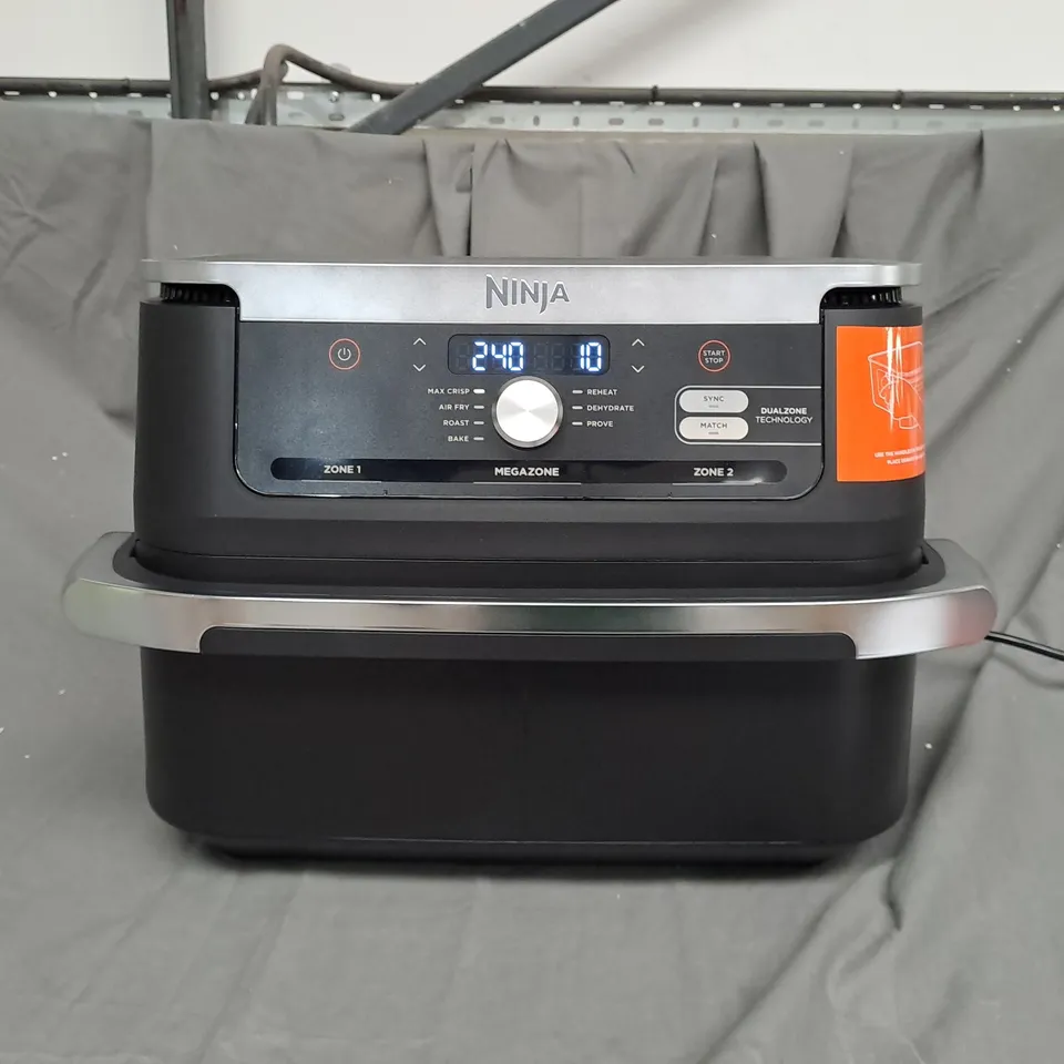 BOXED NINJA 10.4L FOODI FLEXDRAWER DUAL AIR FRYER AF500UK