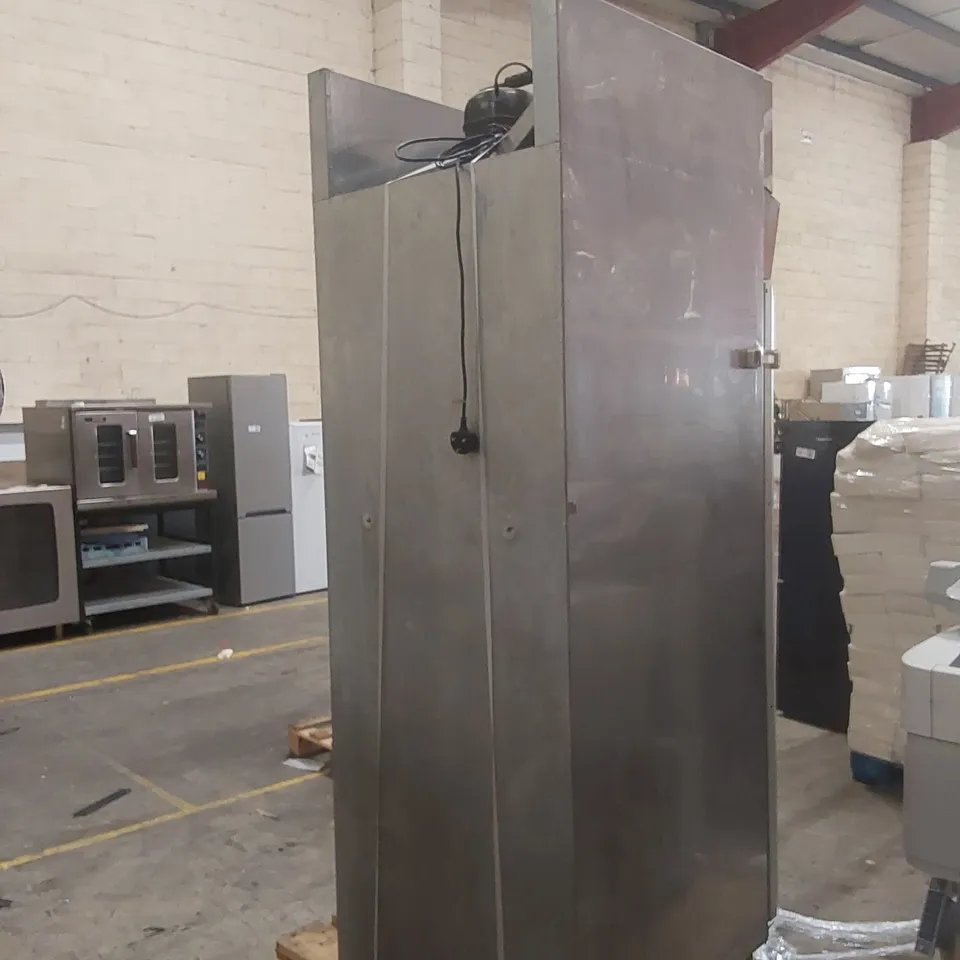 GRAM COMMERCIAL UPRIGHT FREEZER