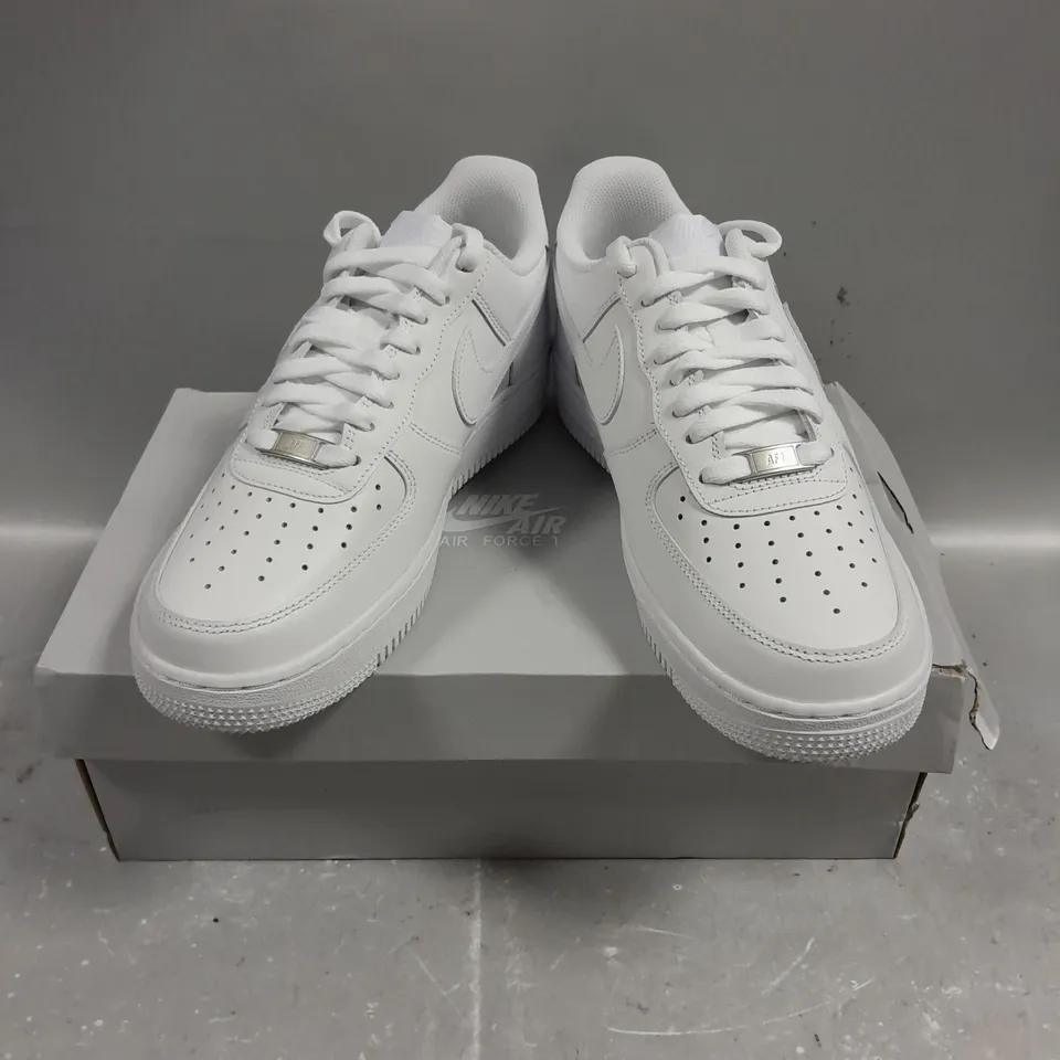 BOXED PAIR OF NIKE AIR FORCE 1 '07 TRAINERS IN WHITE - 7