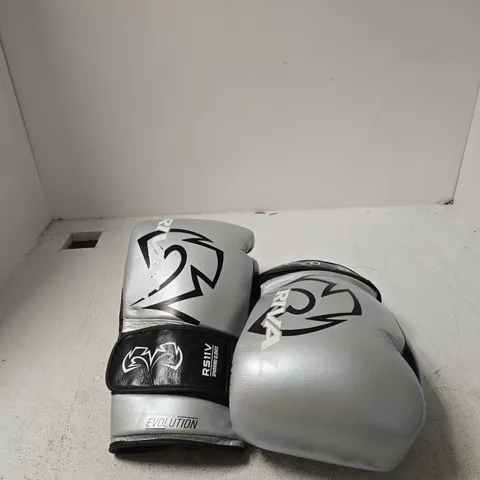 EVOLUTION RS11V SPARRING GLOVES β SILVER/GREY