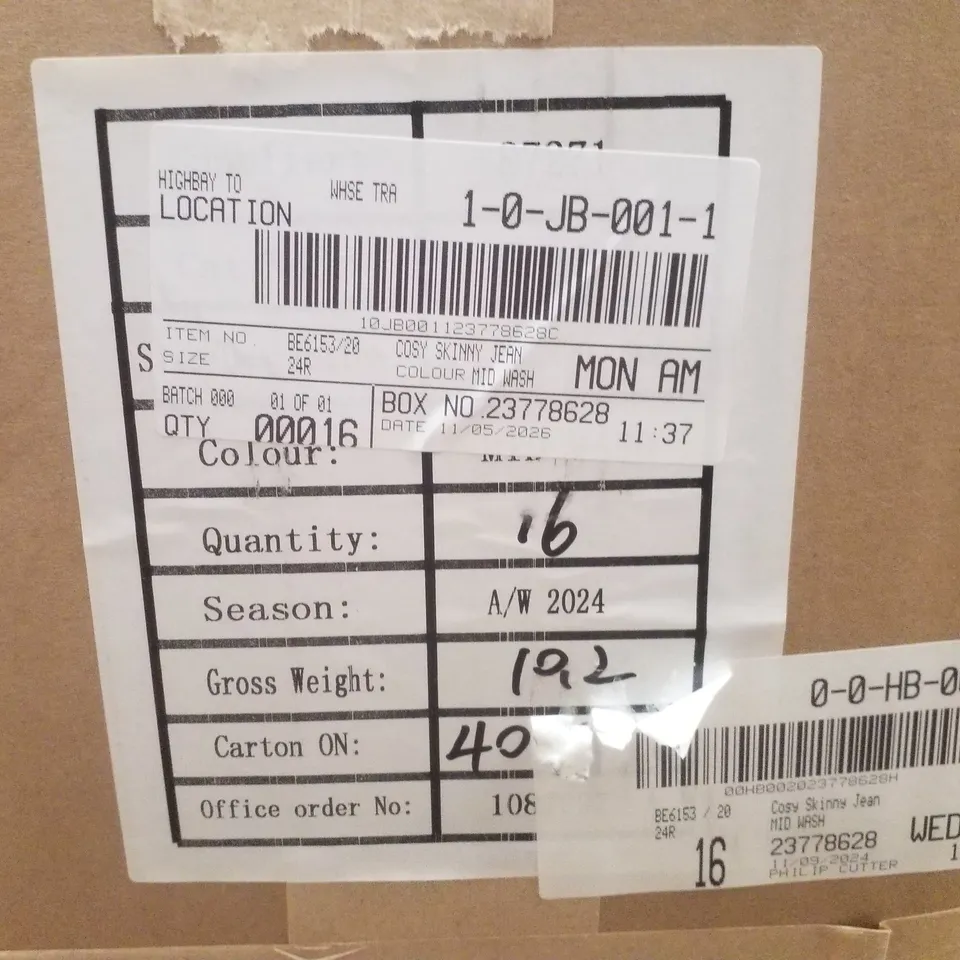 BOX CONTAINING APPROXIMATELY 16 BRAND NEW SIMPLY BE COSY MID WASH SKINNY JEANS - SIZE 24R