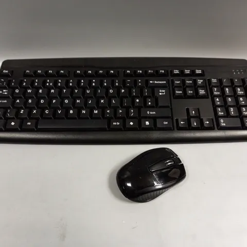 BOXED TECH WIRELESS KEYBOARD & MOUSE COMBO SET