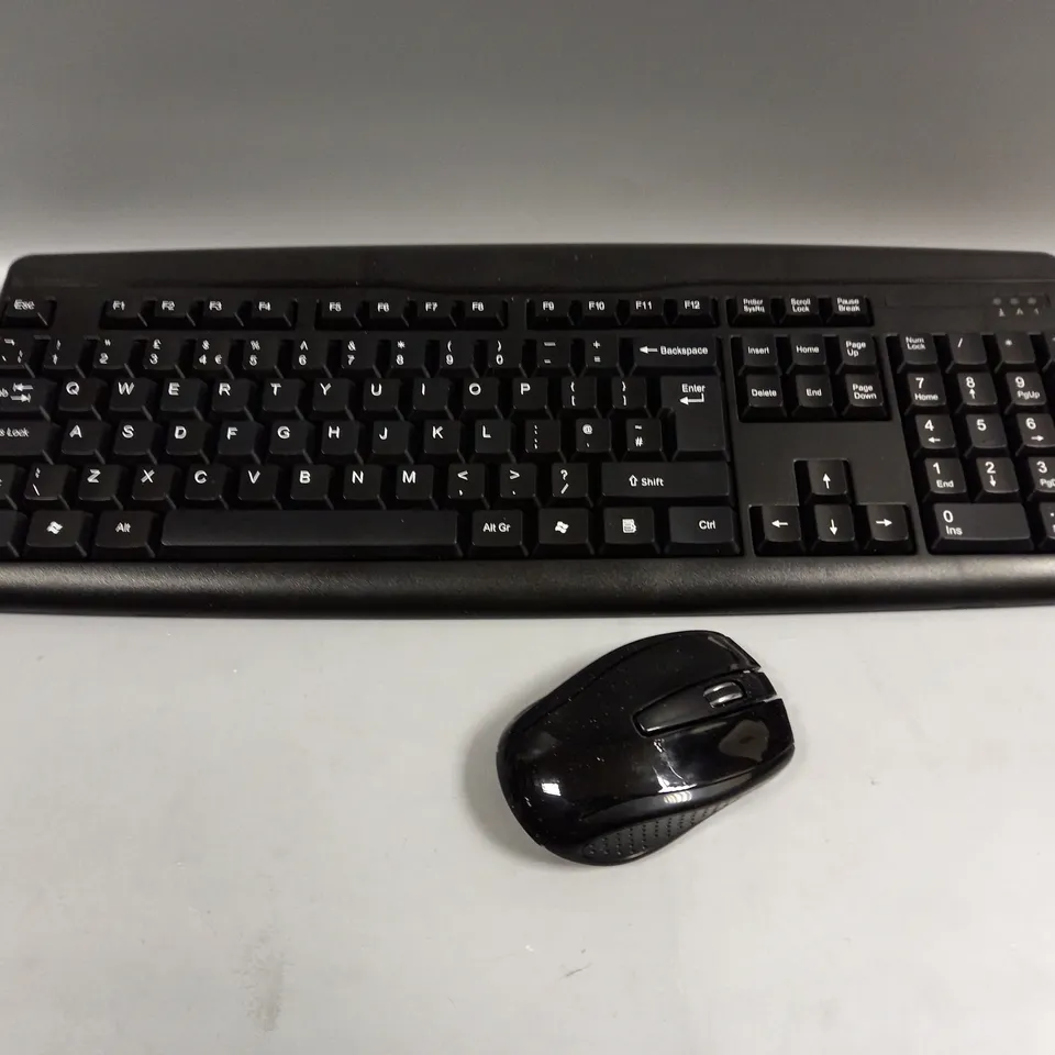 BOXED TECH WIRELESS KEYBOARD & MOUSE COMBO SET 