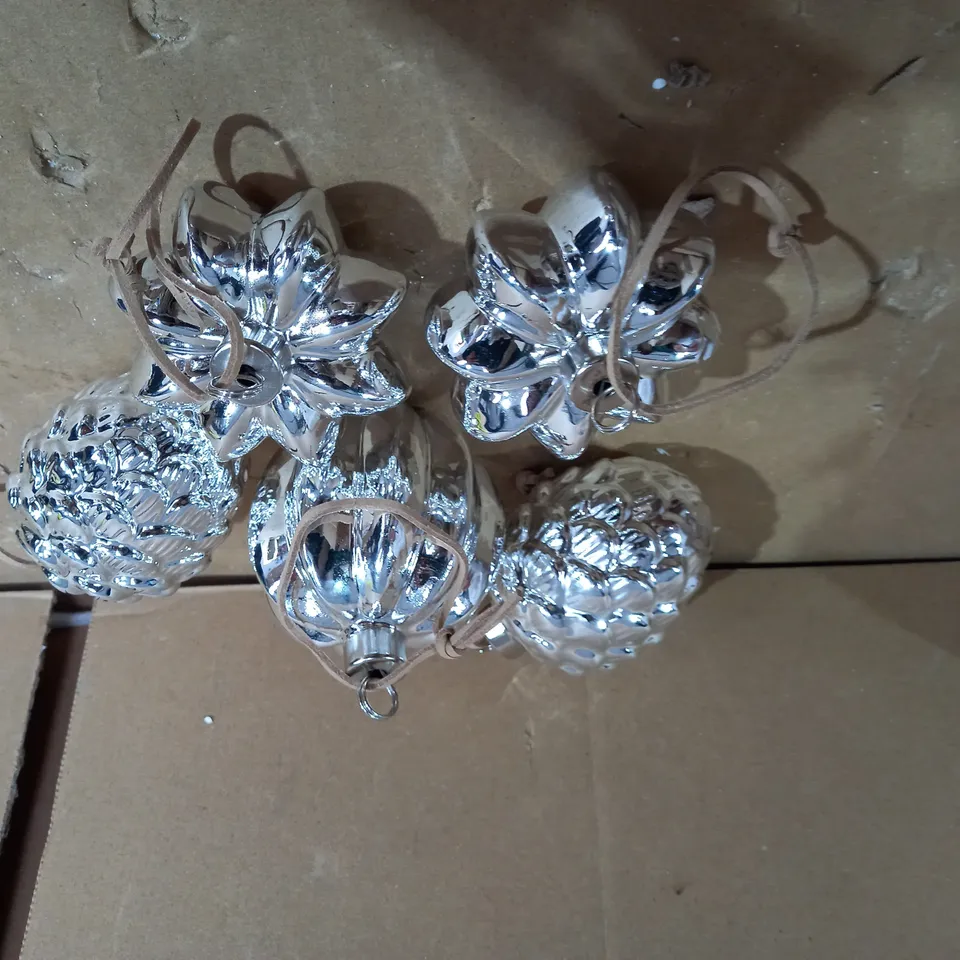 K BY KELLY HOPPEN SET OF 6 ULTIMATE CHRISTMAS TREE DECORATIONS