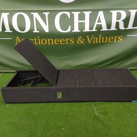 DESIGNER MANUAL ADJUSTABLE SUNLOUNGER IN BLACK RATTAN