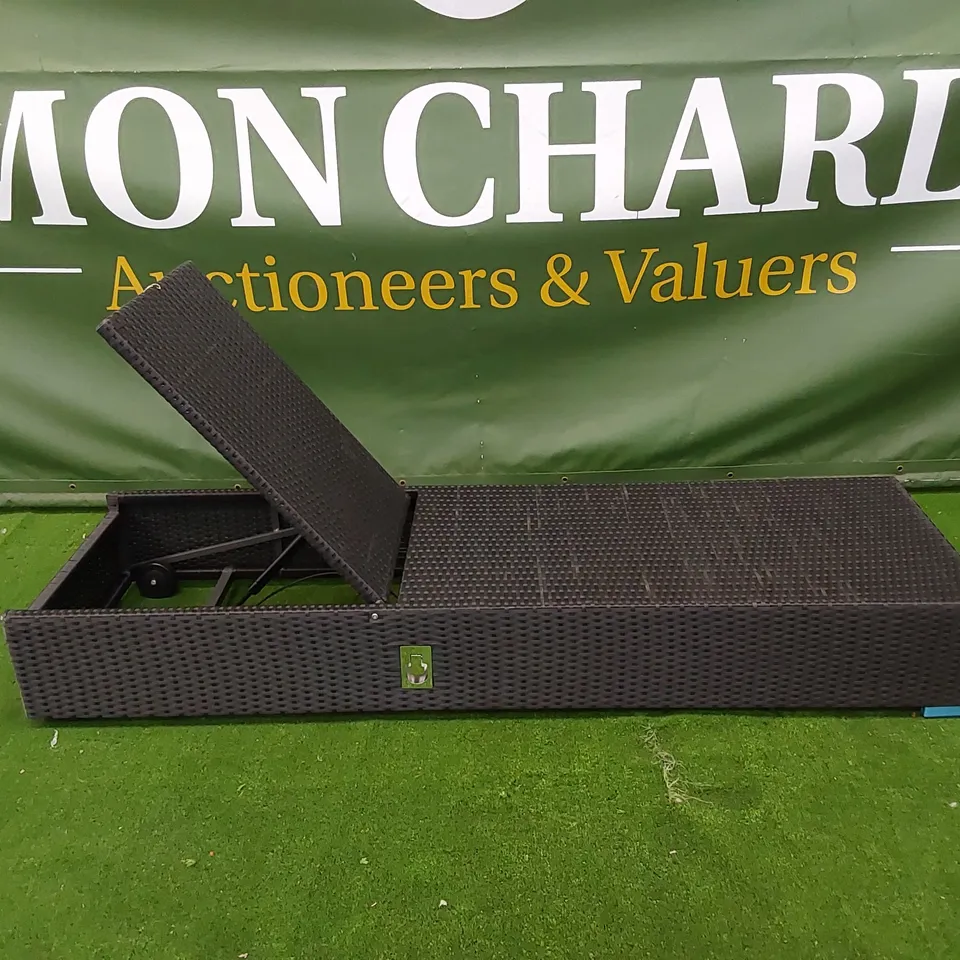 DESIGNER MANUAL ADJUSTABLE SUNLOUNGER IN BLACK RATTAN 