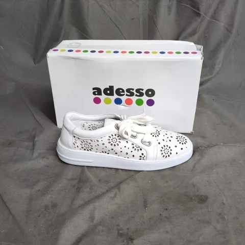 ADESSO WHITE FLORAL PERFORATED SNEAKERS – WOMEN SIZE 39