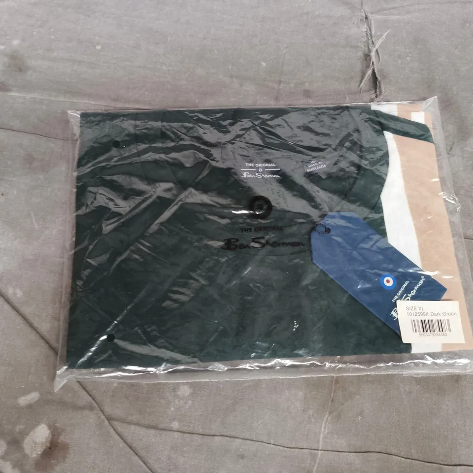 BAGGED BEN SHERMAN TEE IN DARK GREEN/BEIGE/WHITE - XL