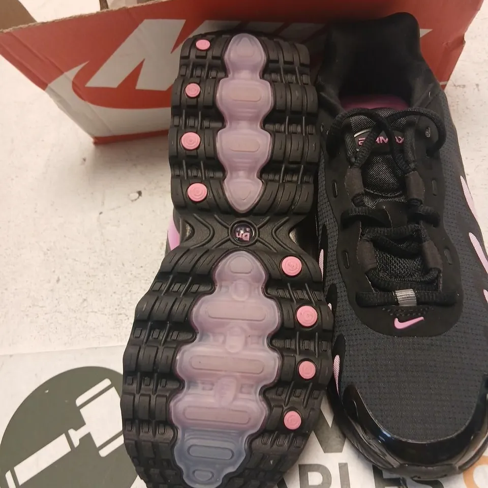 NIKE VAPORMAX FLYKNIT RUNNING SHOES – BLACK WITH PINK, UK 5 (US 7.5)