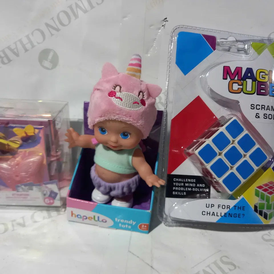 LOT OF APPROXIMATELY 10 ASSORTED TOYS AND GAMES TO INCLUDE MAGIC CUBE, HAPELLO TRENDY TOTS, REAL LITTLES JOURNAL, ETC