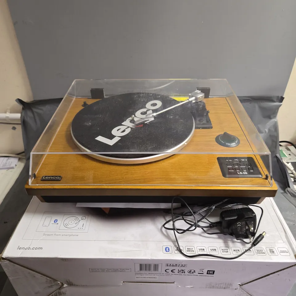BOXED LENCO LS-55WA TURNTABLE WITH BLUETOOTH AND BUILT IN SPEAKERS