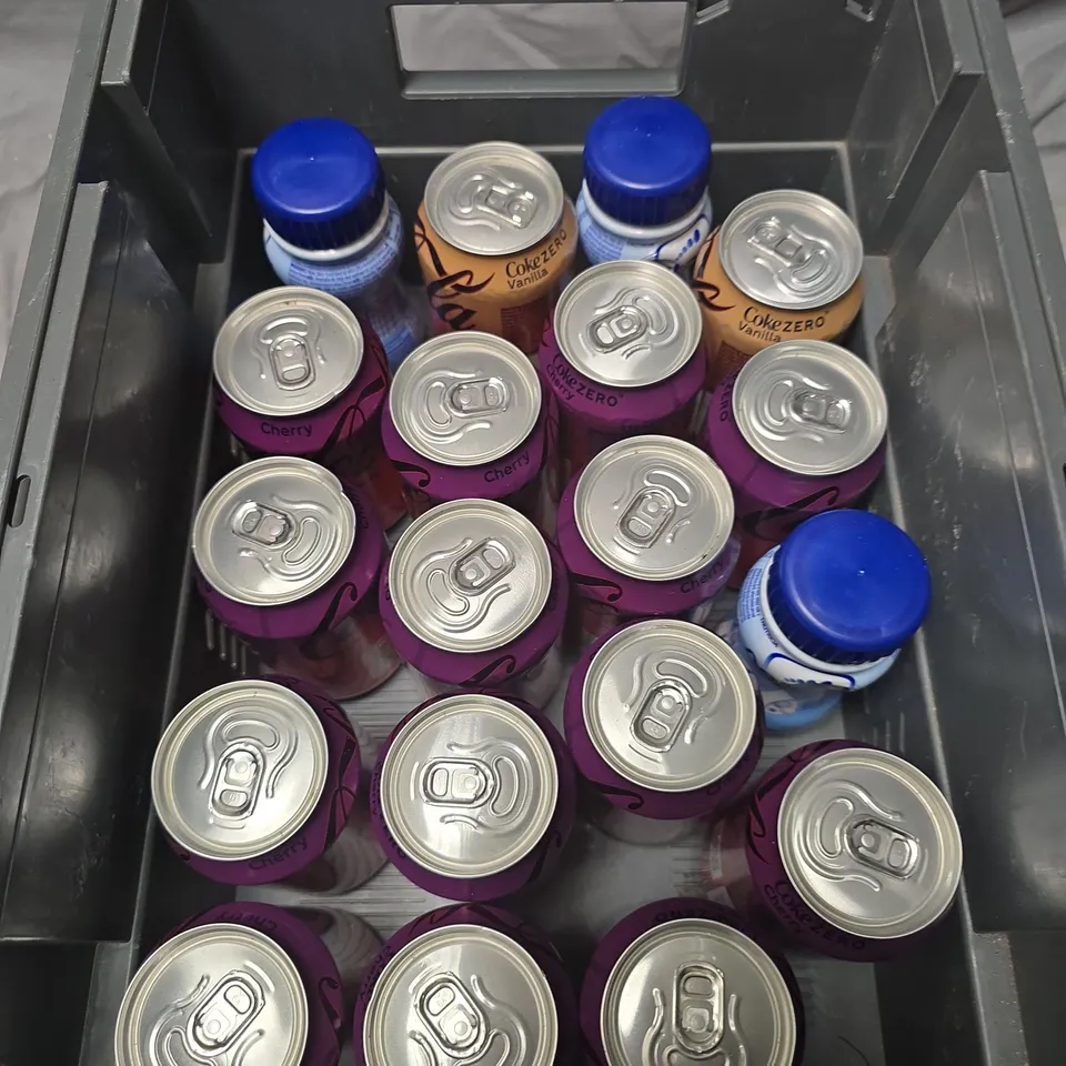 APPROXIMATELY 15 ASSORTED DRINK PRODUCTS TO INCLUDE COKE ZERO CHERRY, COKE ZERO VANILLA, APTAMIL ETC 