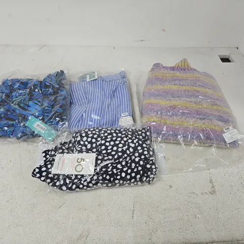 WOMEN'S CLOTHING BUNDLE – APROX 10 ITEMS TO INCLUDE CLOTHING ITEMS JUMPERS , TOPS AND DRESSES 