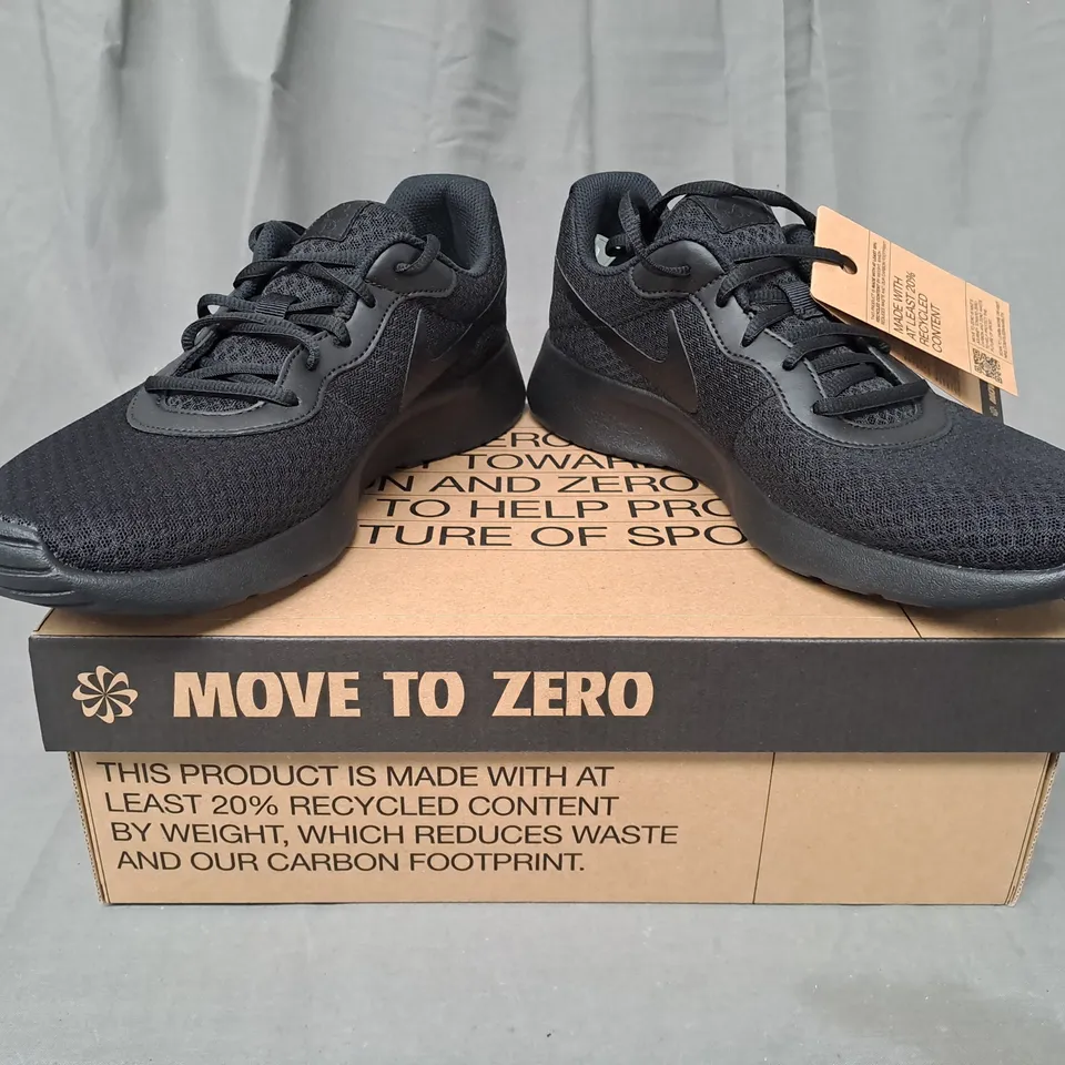 BOXED PAIR OF NIKE TANJUN SHOES IN BLACK UK SIZE 9