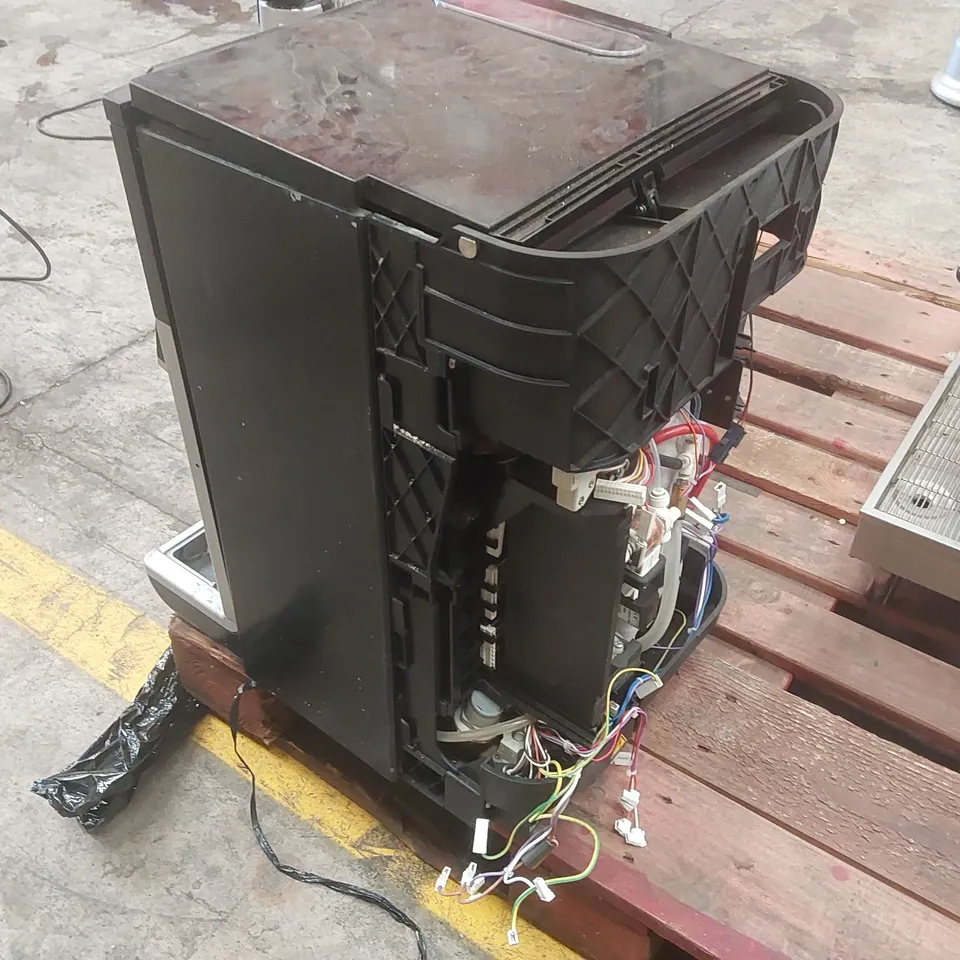 COMMERCIAL COFFEE MACHINE
