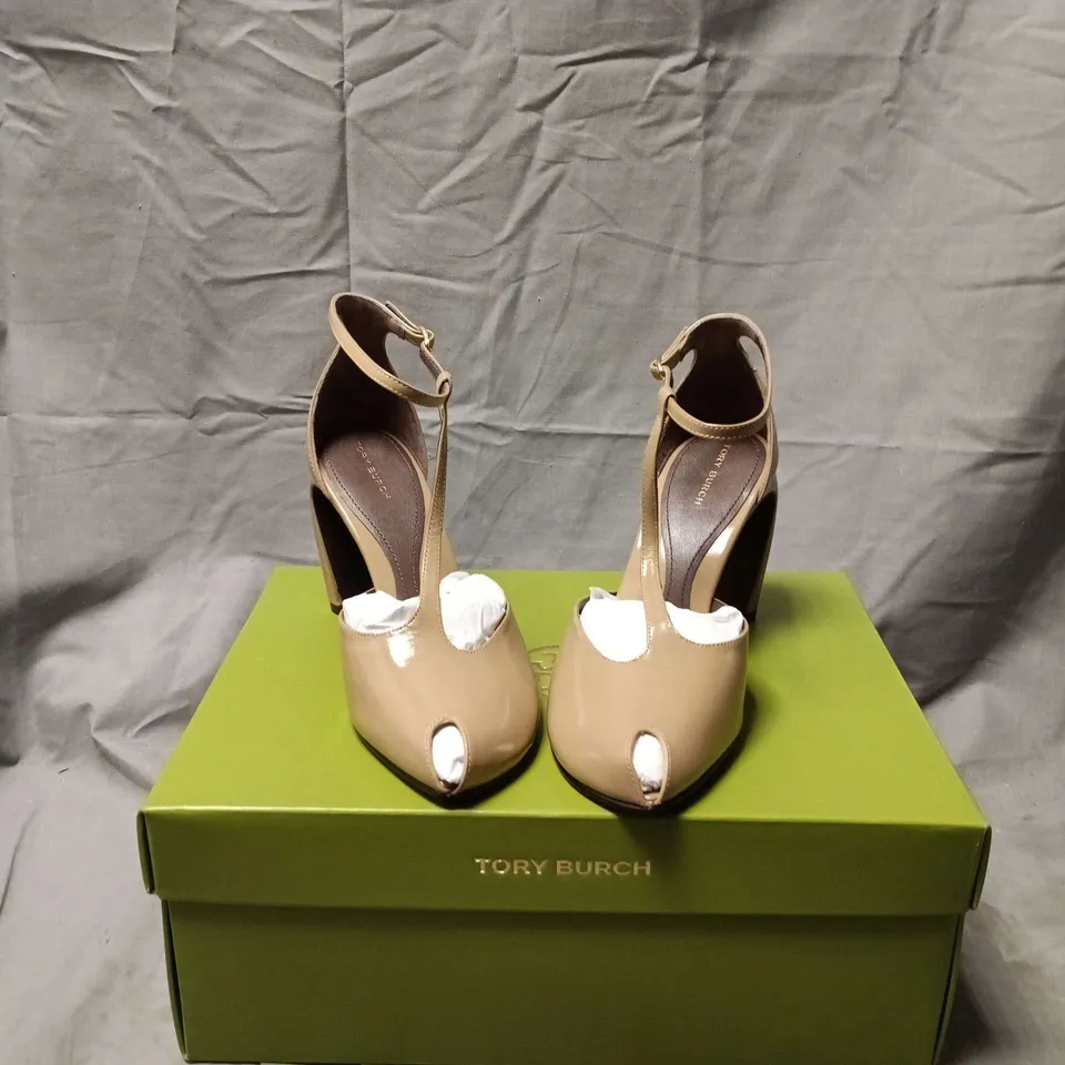 BOXED PAIR OF TORY BURCH PEEP-TOE T-STRAP HEEL, WARM NUTMEG – UK 3.5 (US 6.5)