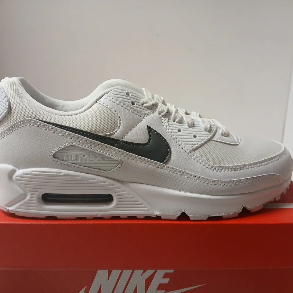 BOXED PAIR OF NIKE AIR MAX 90 TRAINERS – WHITE/SMOKE GREY, UK 9