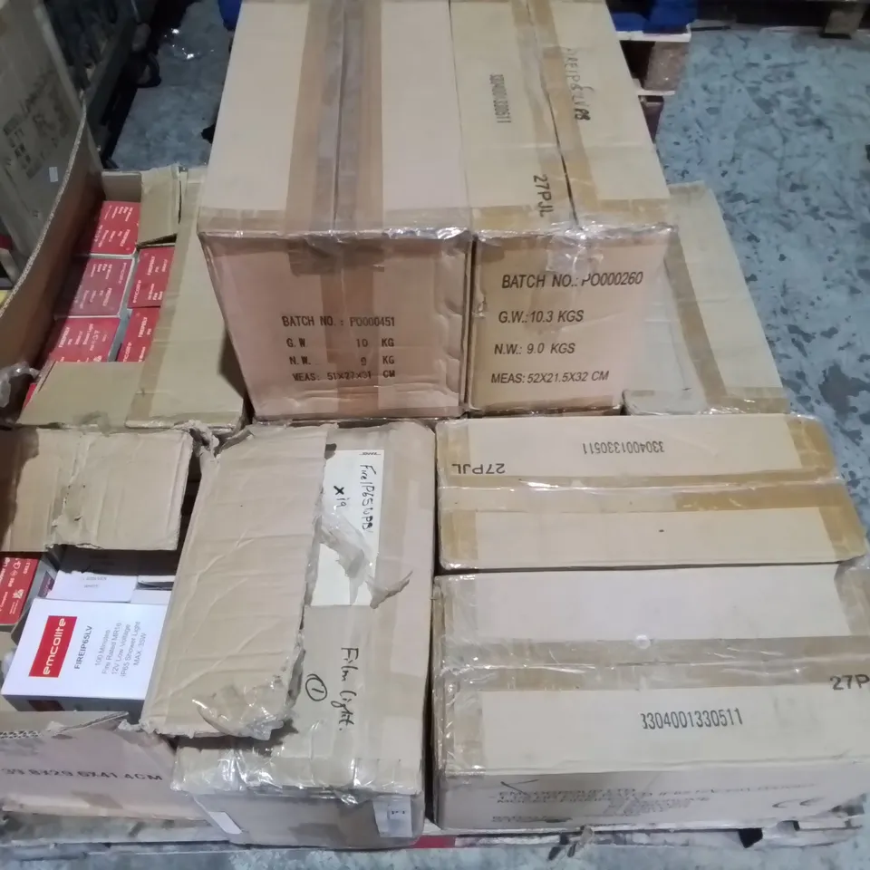 LOT OF 10 MULTIPACK BOXES OF EMCOLIT0E DOWNLIGHTS TO INCLUDE MAINLY 100 MINUTE FIRE RATED 12V IP65 SHOWER LIGHTS