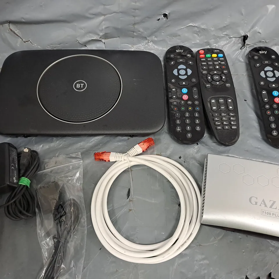 APPROXIMATELY 15 ASSORTED HOUSEHOLD ITEMS TO INCLUDE REPLACEMENT REMOTES, POWER SUPPLIES, ROUTER ETC 
