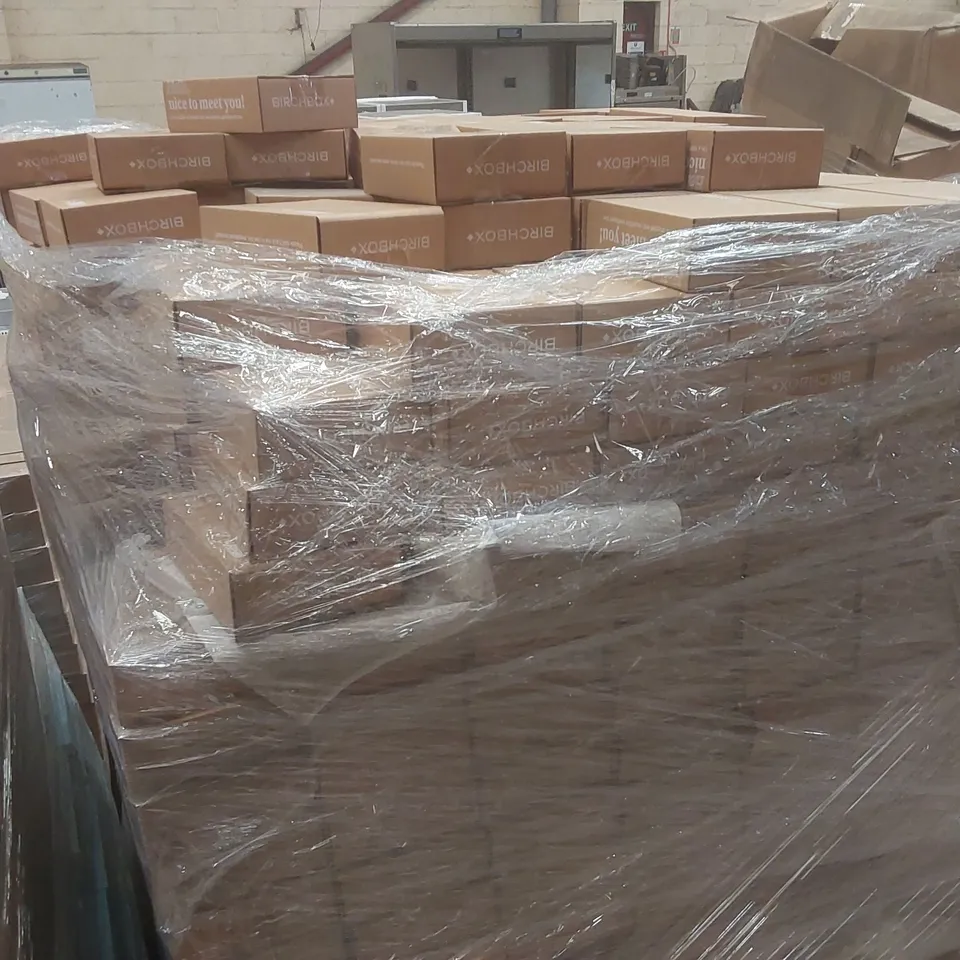 PALLET CONTAINING A VERY LARGE QUANTITY OF ASSORTED BEAUTY RELATED PRODUCTS INCLUDING: BIRCHBOX BEAUTY SETS, WARMING EYE MASKS, MINI ILLUMIN PRIMER ECT