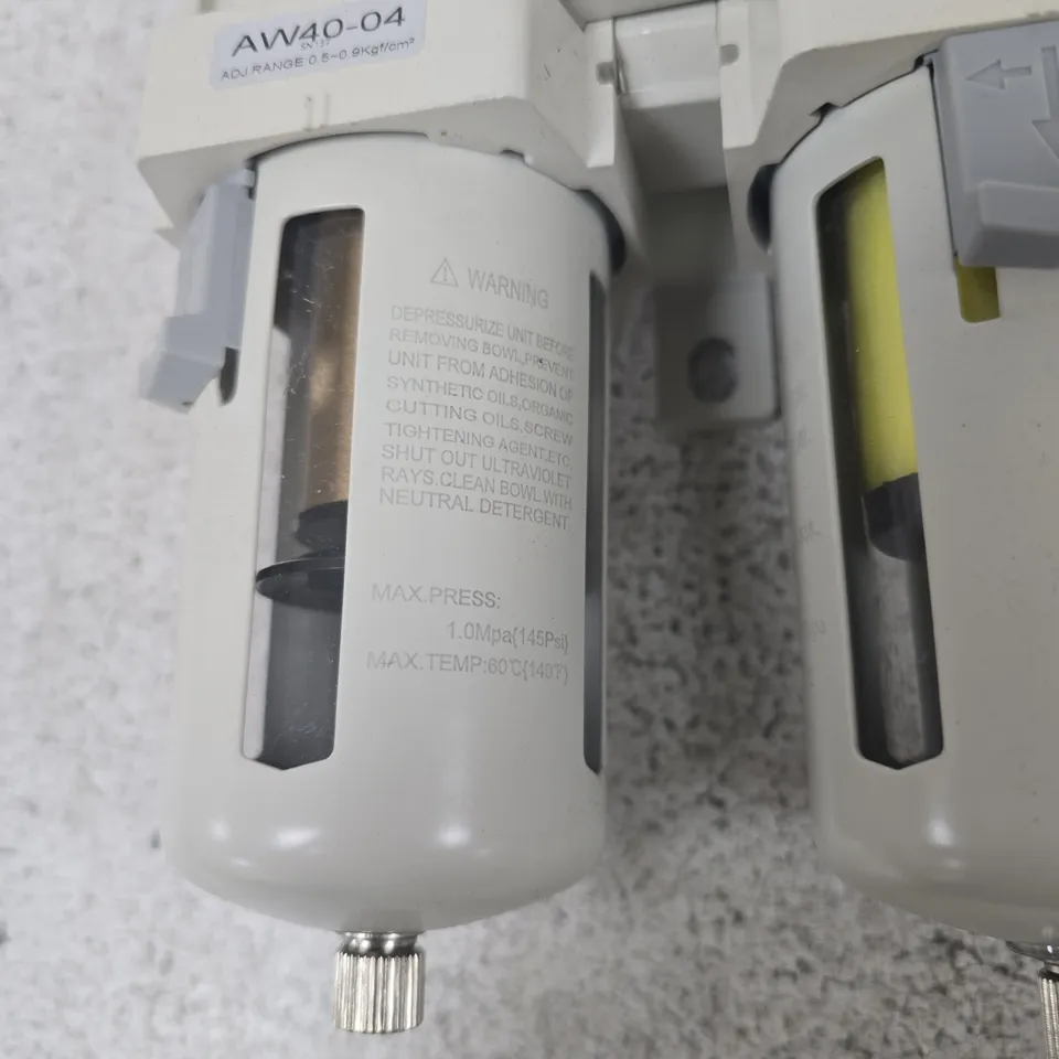 THREE-CANISTER PNEUMATIC FILTER/REGULATOR MANIFOLD (AW40-04 / AFM40-04)