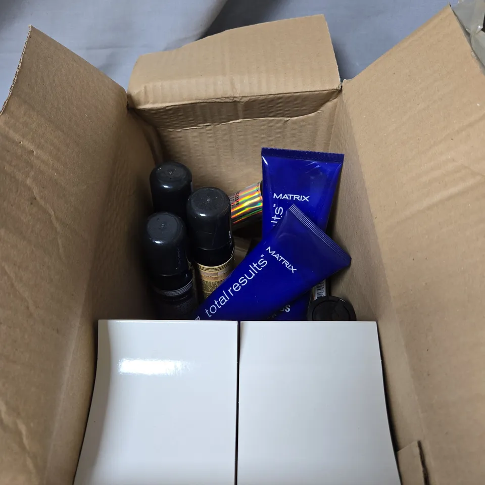 BOX OF APPROXIMATLEY 12 MATRIX HAIR CARE PRODUCTS INCLUDING ESSENTIALS SOLUTIONIST RESTRUCTURIZING TREAMENT/VOLUME BOOSTER/TOTAL RESULTS BRASS OFF BLONDE THREESOME