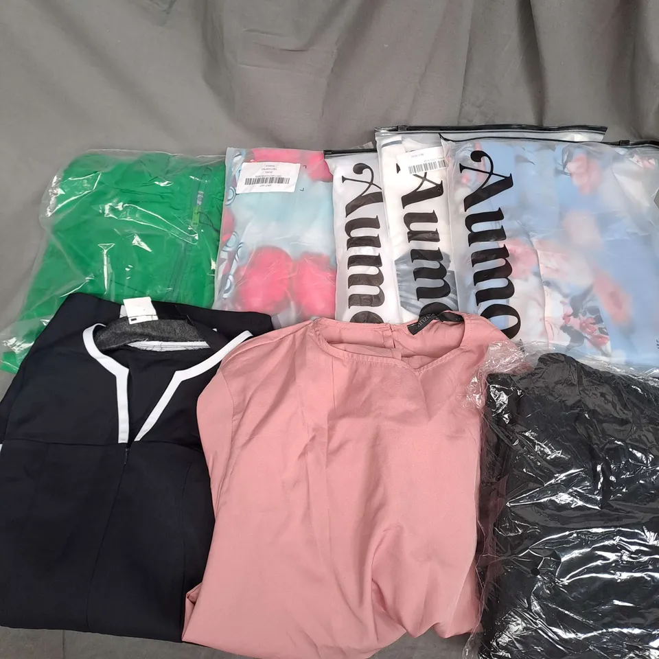 BOX OF APPROXIMATELY 25 ASSORTED CLOTHING ITEMS TO INCLUDE - JACKET, DRESS, SHIRT ETC