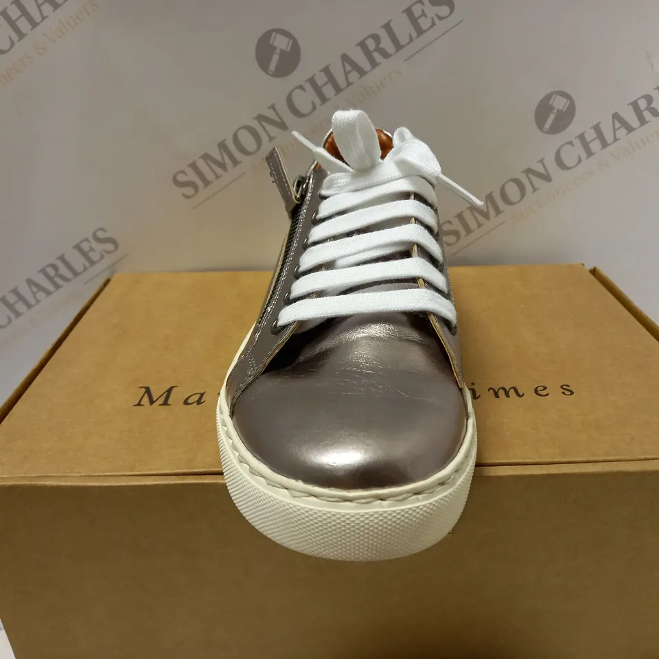 BOXED PAIR OF MAISON DE NIMES LEATHER ZIP SIDE TRAINERS IN PEWTER - SIZE 6