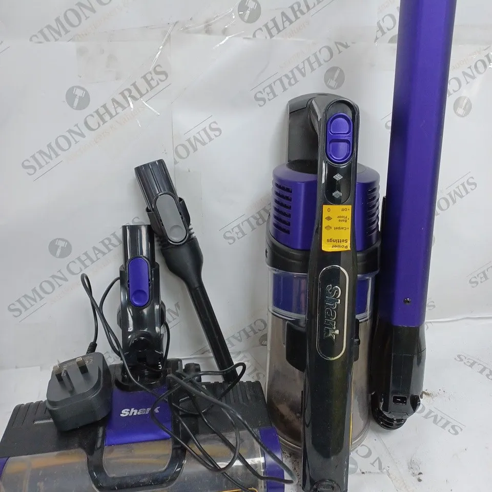 SHARK ANTI HAIR WRAP CORDLESS PET VACUUM CLEANER IZ202UKT