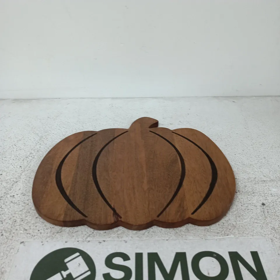 THE VERY COLLECTION PUMPKIN SHAPED WOODEN SERVE BOARD