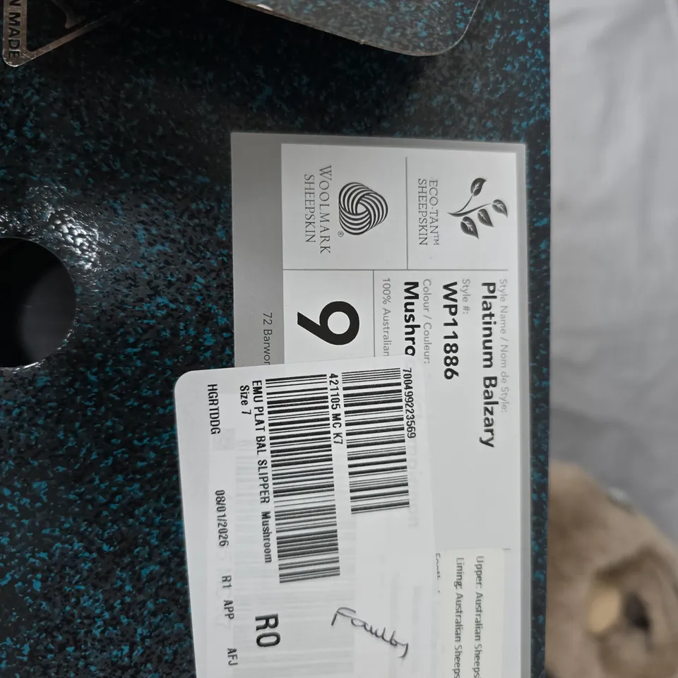 UK 9 EMU AUSTRALIA SHEEPSKIN SLIPPERS – MUSHROOM