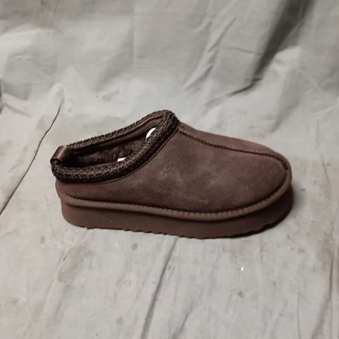 UGG BROWN SUEDE SLIP-ON CHILDREN'S MOCCASIN-STYLE SLIPPER SIZE 5