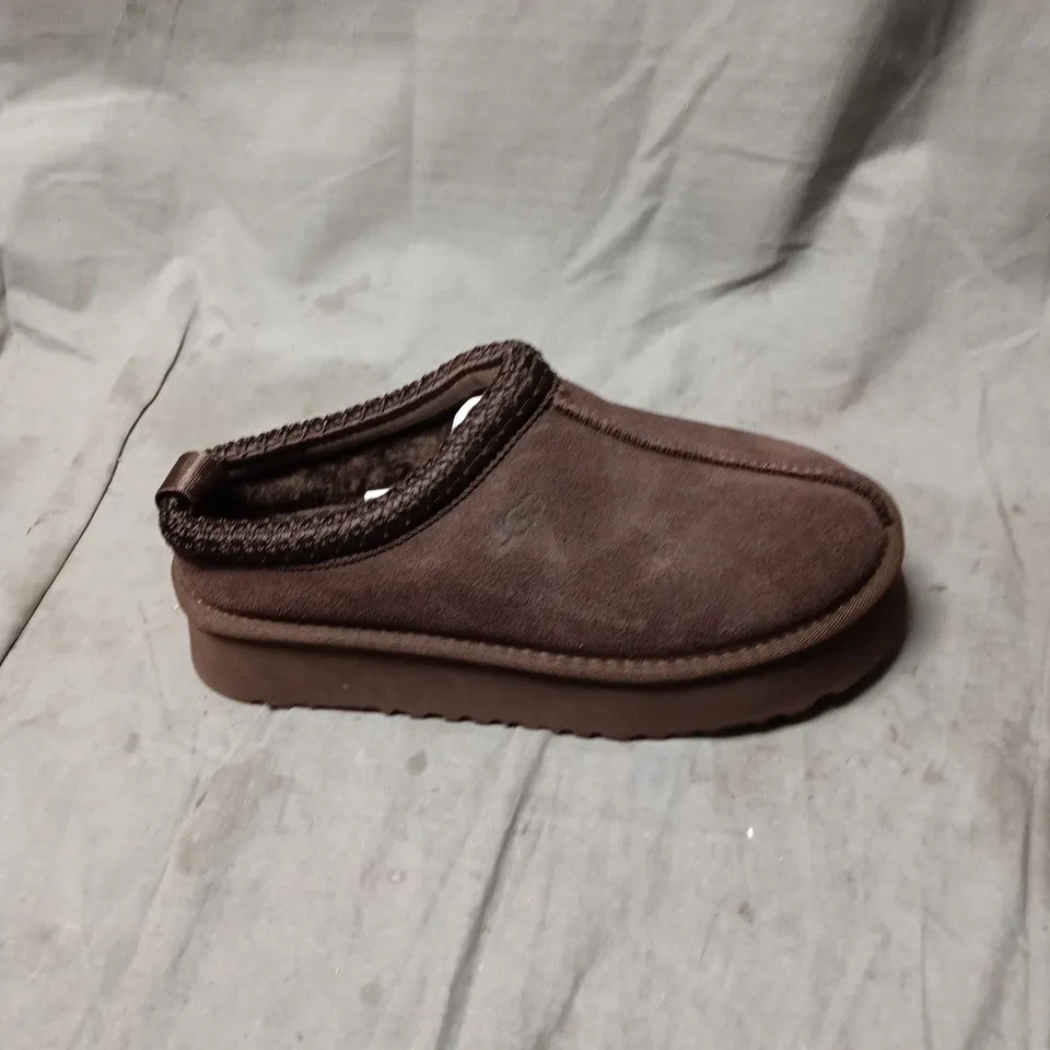 UGG BROWN SUEDE SLIP-ON CHILDREN'S MOCCASIN-STYLE SLIPPER SIZE 5