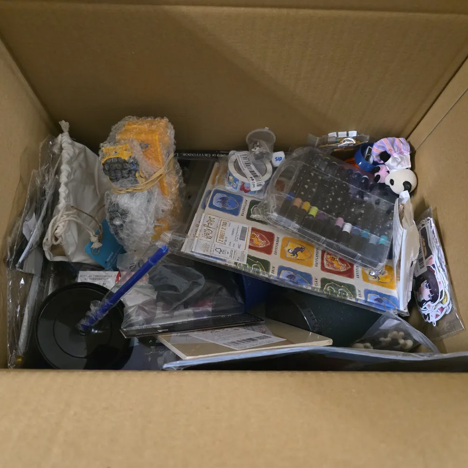 ASSORTED CHILDREN’S TOYS & ACTIVITY KITS TO INCLUDE TIC TAC TOE BLOCK AND 3D PEN