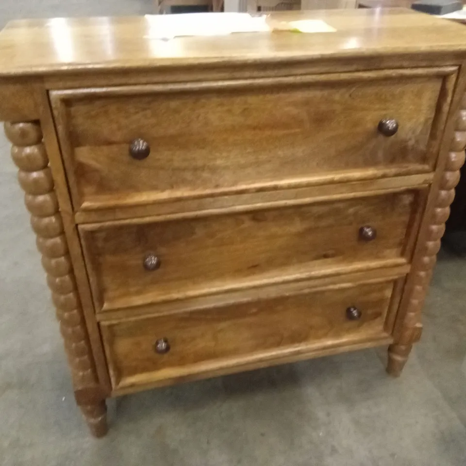 SPINDLE CHEST OF DRAWERS