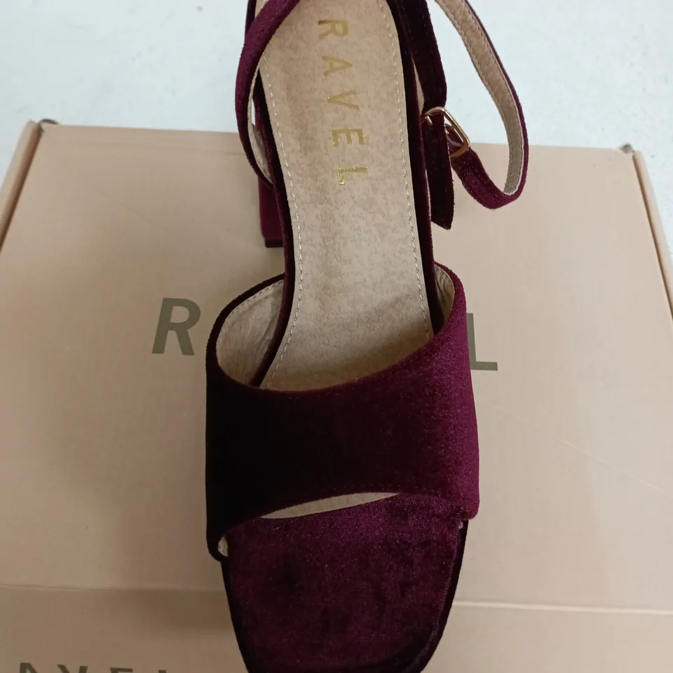 RAVEL WOMAN SURINA SANDAL SIZE 6