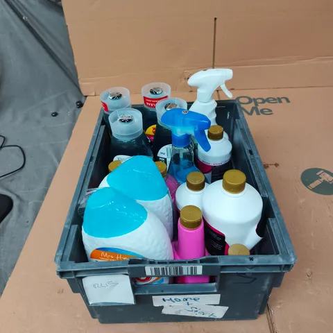 TOTE OF APPROXIMATELY 12 ASSORTED LIQUIDS TO INCLUDE: ELBOW GREASE FLOOR CLEANER 