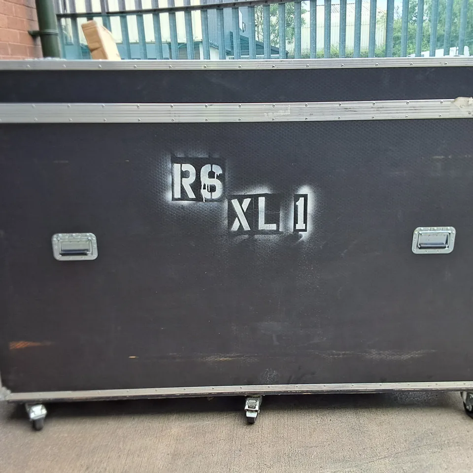 EXTRA LARGE WHEELED FLIGHT CASE - DIMENSIONS APPROXIMATELY 217 X 150 X 38CM