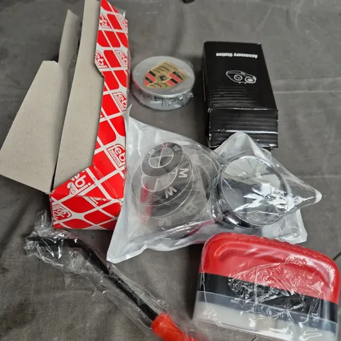 TOTE OF APPROXIMATELY. 10 ASSORTED CAR ITEMS TO INCLUDE CAR BADGES , TIE RODS AND  BIKE CHAINS 