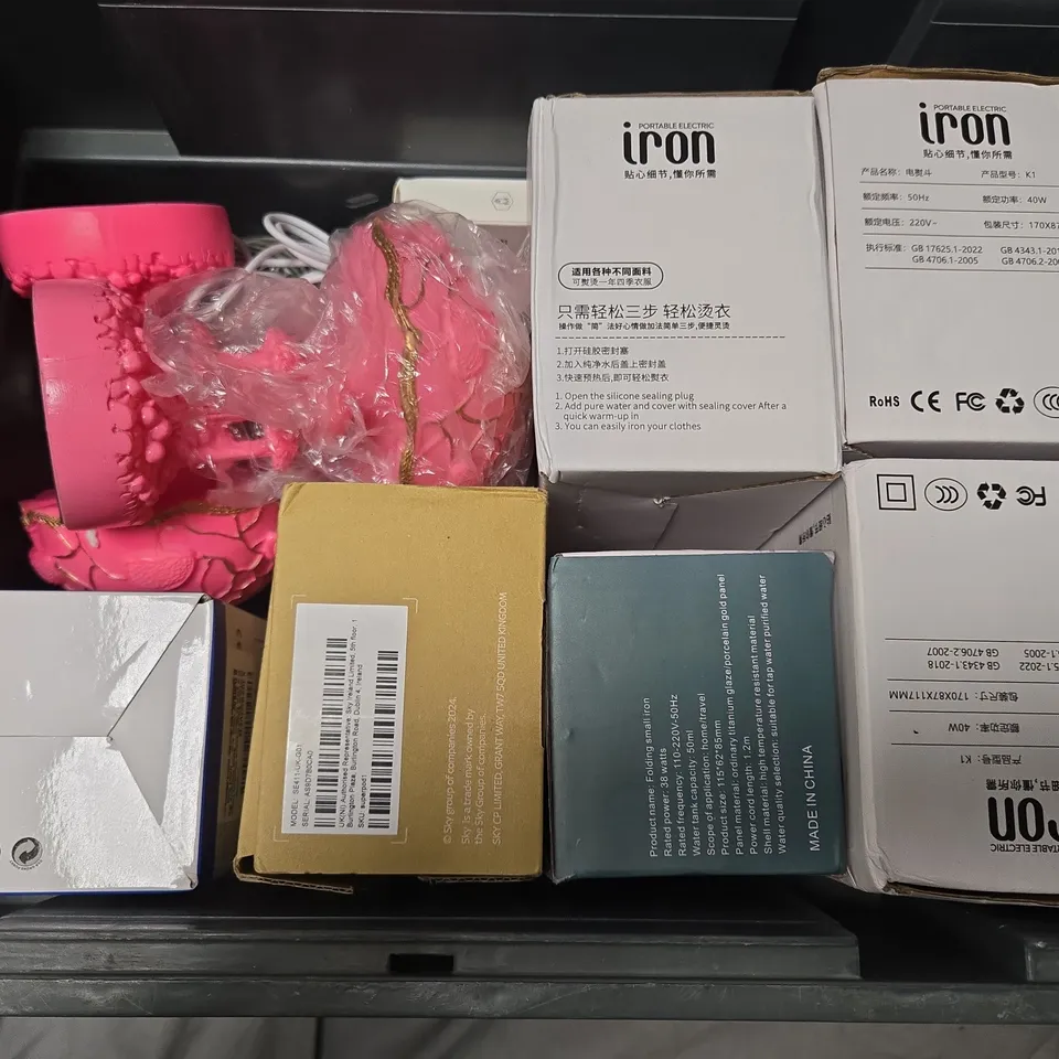APPROXIMATELY 10 ASSORTED ELECTRICAL ITEMS TO INCLUDE INFRARED EAR THERMOMETER, MINI ELECTRIC IRON, BLOOD PRESSURE MONITOR, ETC