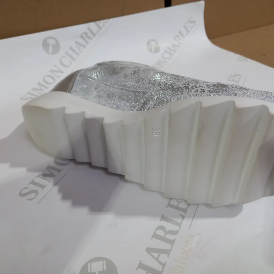 RUTH LANGSFORD WEDGE TRAINER - WHITE  PATENT EFFECT - SIZE 5
